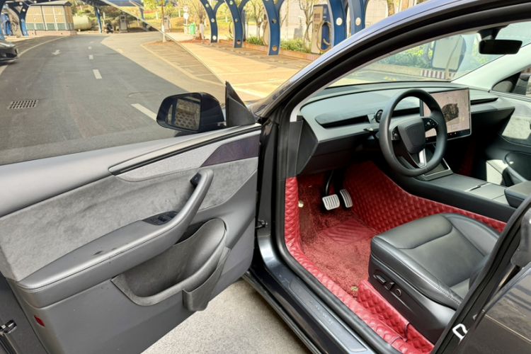 Used Tesla Model Y 2025 Long-Range All-Wheel Drive First Edition