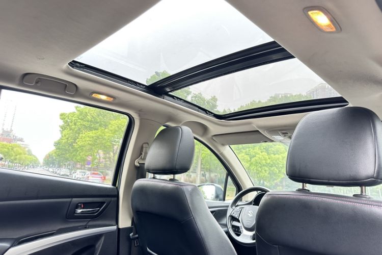 Used Suzuki S-Cross 2014 1.6L CVT Two-Wheel Drive Elite Version Headliner