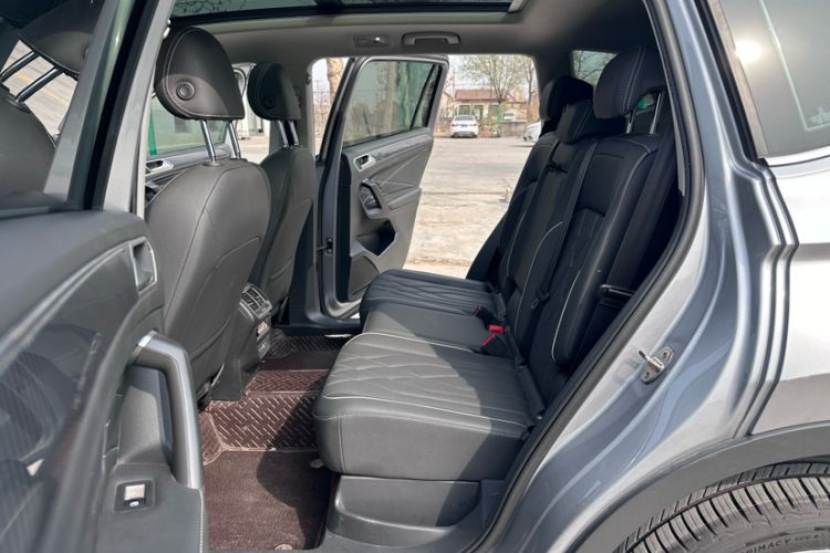 Used Volkswagen Tiguan L 2022 330TSI Automatic Two-Wheel Drive R-Line Enhanced Edition Interior 3