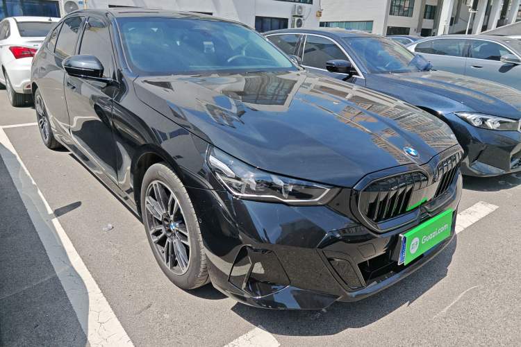 Used BMW 5 Series 2026 530Li Leading M Sport Package Exterior 4