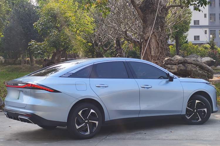 Used Geely Galaxy L6 2025 EM-i 140km Starship Edition
