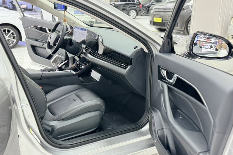 Used Bestune B70 2023 Third Generation 1.5T Automatic Enjoyment Version 70th Anniversary Edition
