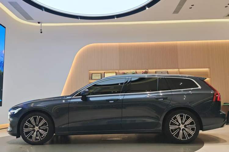 Used Volvo V60 2022 B5 Zhiyuan Luxury Edition Exterior 3