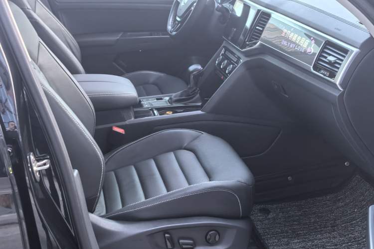 Used Volkswagen Teramont 2019 330TSI Two-Wheel-Drive Luxury Edition China VI Standard Interior 2