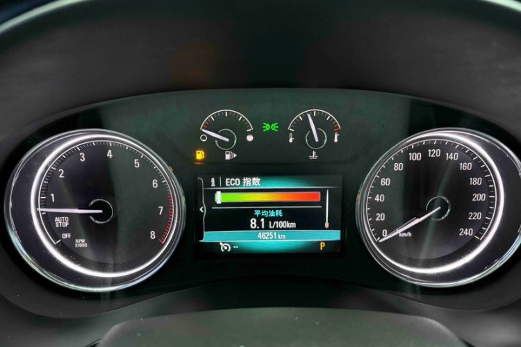 Used Buick LaCrosse 2018 20T Elite Edition Odometer Close Up