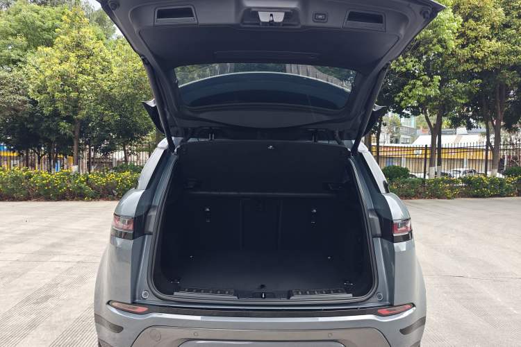 Used Land Rover Range Evoque 2020 249 PS R-DYNAMIC SE Sport Technology Edition Interior 6