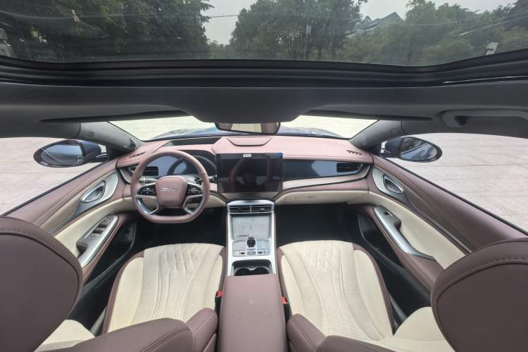 Used BYD Seal 2023 DM-i 1.5T 200km Flagship Model
