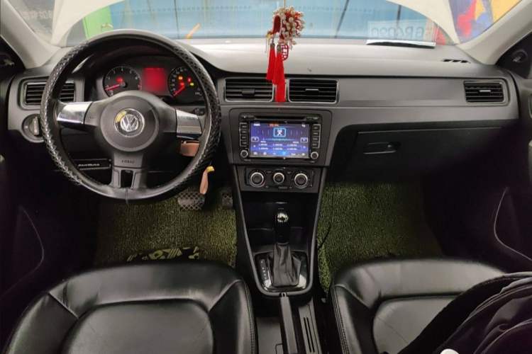 Used Volkswagen Santana 2015 1.6L Automatic Fashion Edition