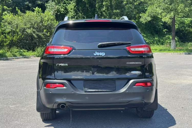 Used Jeep Cherokee 2016 2.0L Superior Edition