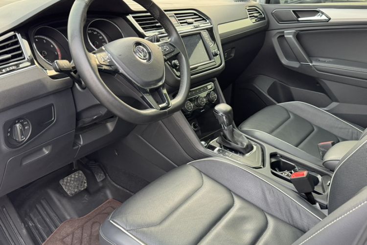 Used Volkswagen Tiguan L 2017 330TSI Automatic Two-Wheel Drive Flagship Edition Interior 2