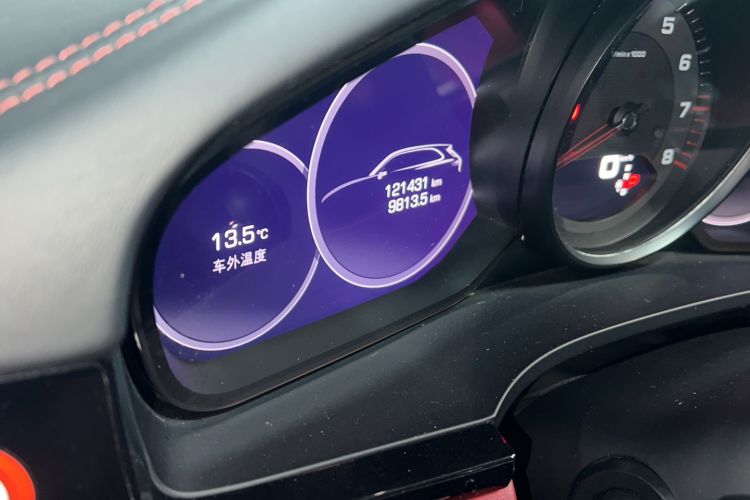 Used Porsche Cayenne 2019 Cayenne 3.0T Odometer Close Up