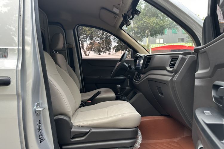 Used Wuling Hongguang V 2022 1.5L Jingqu Edition Enclosed-Window Vehicle with Electric Power Steering LAR Interior 8