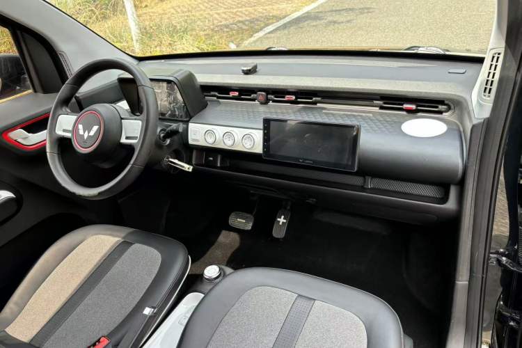 Used Wuling Hongguang MINIEV 2022 GAMEBOY 300km Enthusiast Model with Lithium Iron Phosphate Interior 6