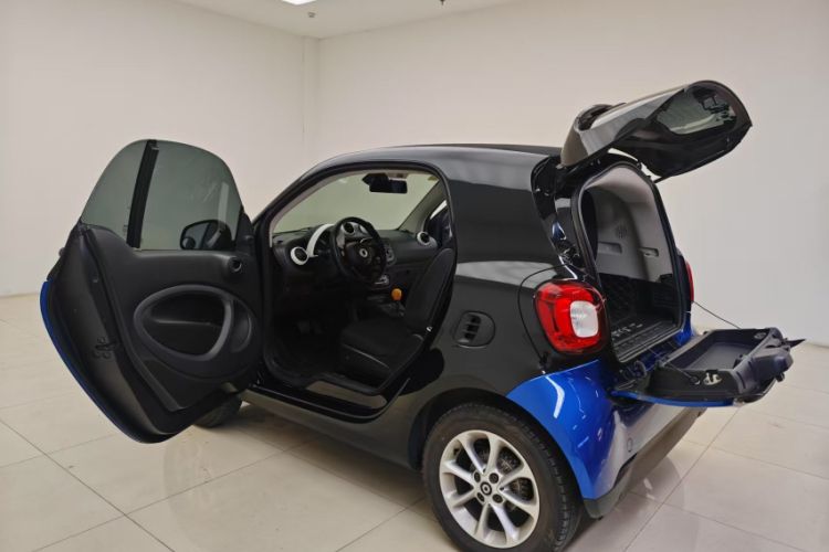Used smart fortwo 2015 1.0L 52 kW hardtop Dynamic version
