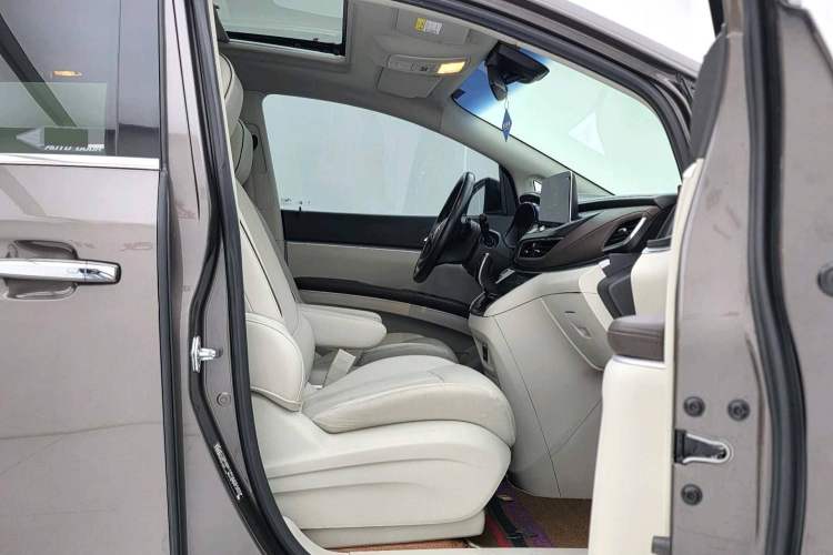 Used Buick GL8 2021 Land Cruiser Executive Class 652T Luxury Model