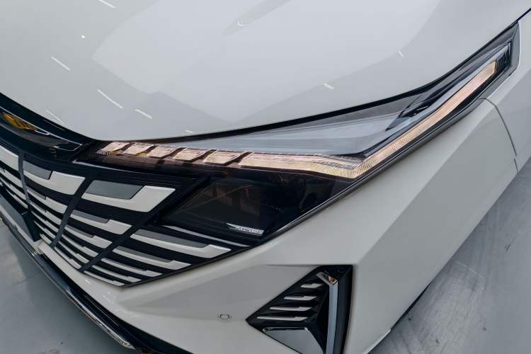 Used CHANGAN UNI-Z New Energy 2024 Blue Whale Smart Electric iDD 125km Excellence Model Exterior 10