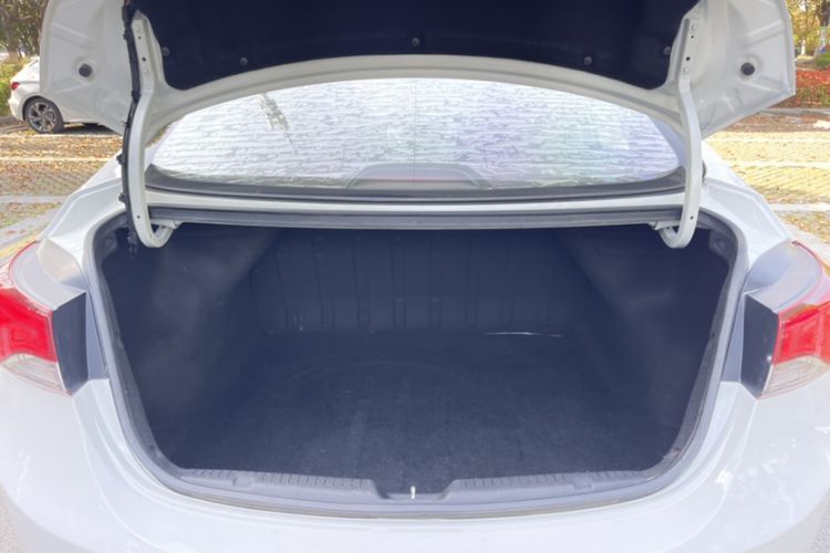 Used Hyundai Elantra (5th Generation / Langdong) 2016 1.6L Automatic Smart Version Trunk