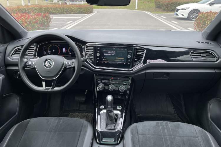 Used Volkswagen T-ROC 2018 280TSI DSG Two-Wheel-Drive Luxury Version China V Emission Standard Interior 3