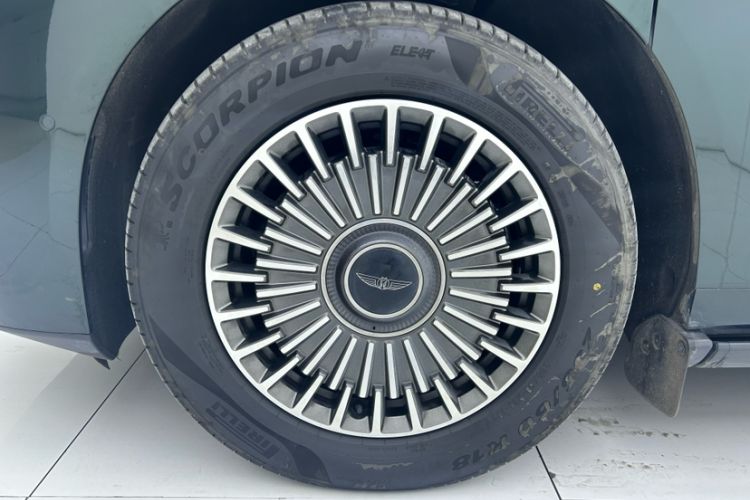 Used Geely Galaxy LEVC L380 2025 805 km Flagship Version All-Wheel Drive