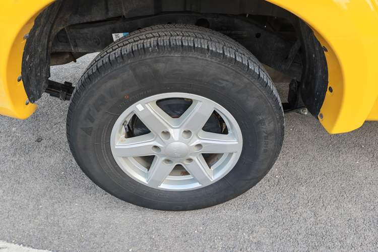 Used JMC Baodian 2023 2.5T Diesel Two-Wheel Drive Comfort Edition Flat-Base Cargo Bed Long Wheelbase JX4D25A6L Exterior 4