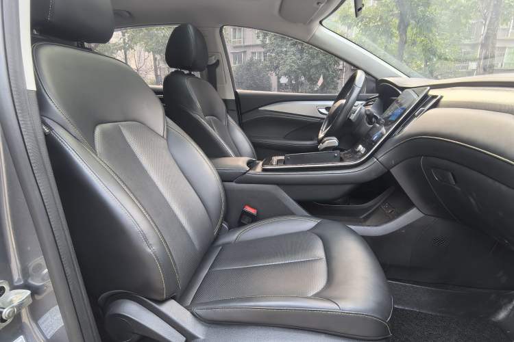 Used Roewe i6 MAX 2020 300TGI Automatic Sporty Cool Edition
