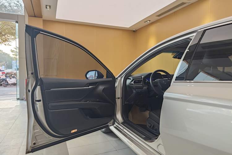 Used Toyota Camry 2019 Dual-Engine 2.5 HG Luxury Edition China VI Standard
