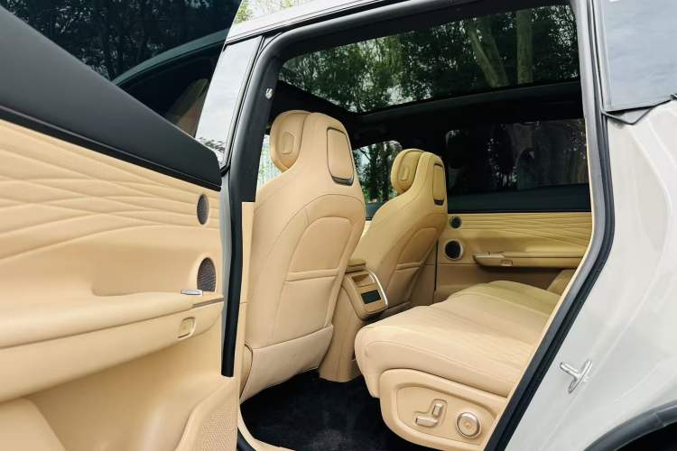 Used EXEED Star Era ET 2024 Extended-Range 240 Ultra All-Wheel Drive Interior 3