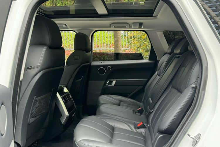 Used Land Rover Range Sport 2016 3.0 SC V6 SE Interior 3