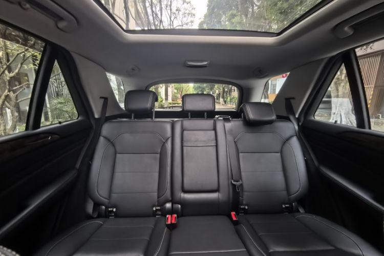 Used Mercedes-Benz M-Class 2015 ML 400 4MATIC Dynamic Model Interior 2