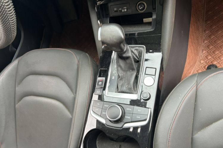 Used BORGWARD BX5 2020 20TGDI Automatic Two-Wheel Drive Pioneer Edition Interior 3