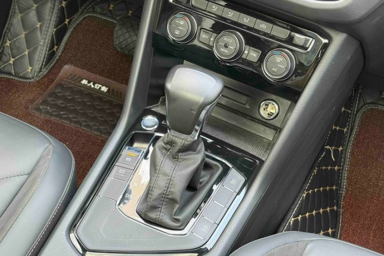 Used Volkswagen Tiguan L 2019 330TSI Automatic Two-Wheel Drive Panoramic Comfort Edition China VI Standard Interior 7