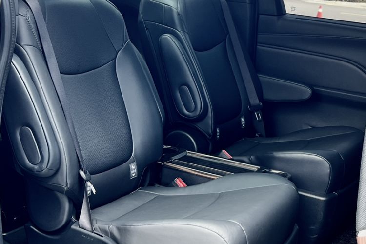 Used Toyota Granvia 2024 2.5L Hybrid Luxury Edition