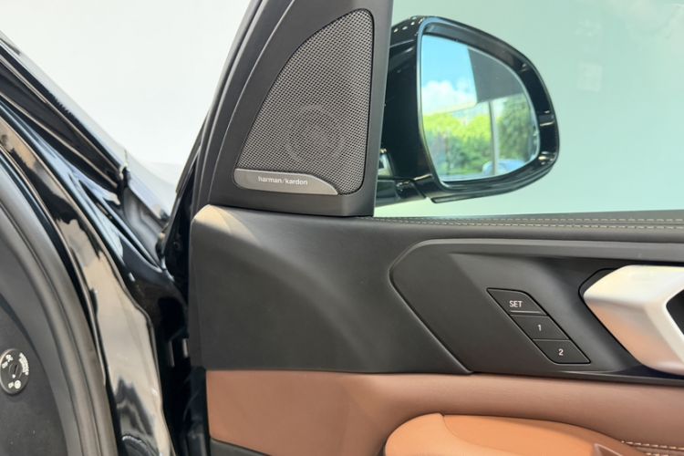 Used BMW X7 2021 xDrive40i Luxury Package with Premium Features
