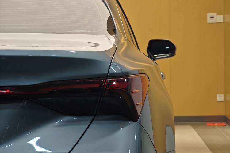 Used Toyota Avalon 2024 Dual-Motor 2.0L Luxury Edition