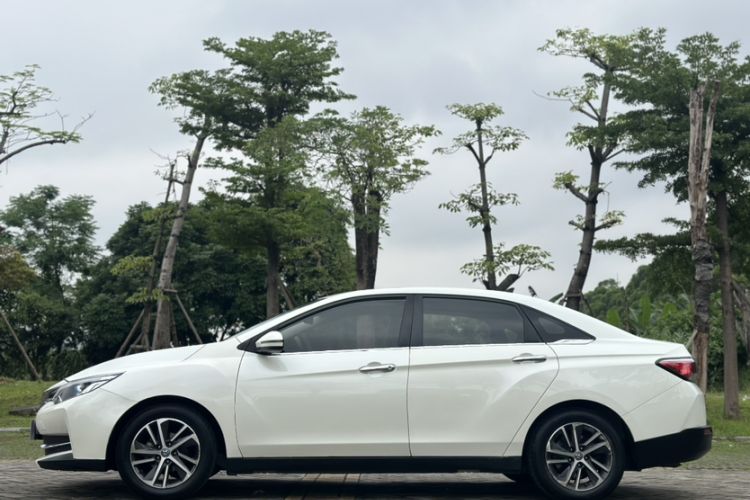 Used Venucia D60 2018 1.6L Manual Smart Connect Elite Edition

