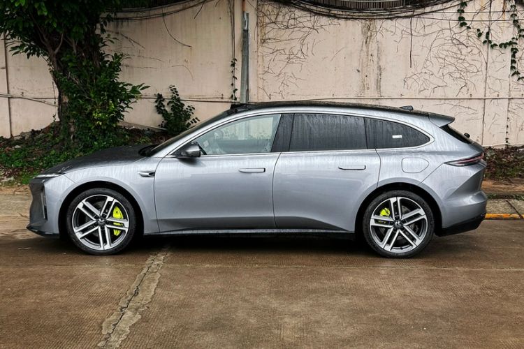 Used Nio ET5T 2025 Model Champion Commemorative Edition, 75kWh Touring Exterior 7