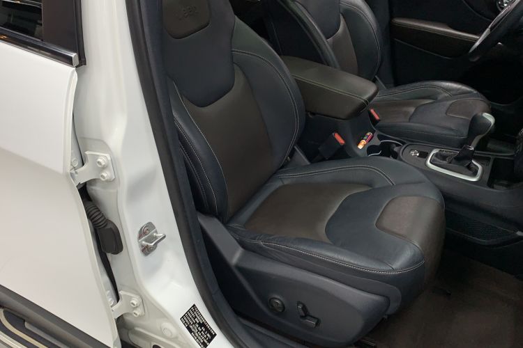 Used Jeep Cherokee 2017 2.4L Leading Edition
