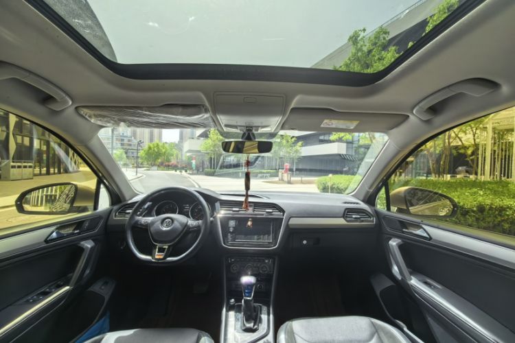 Used Volkswagen Tiguan L 2018 380TSI Automatic All-Wheel Drive Luxury Edition Interior 3