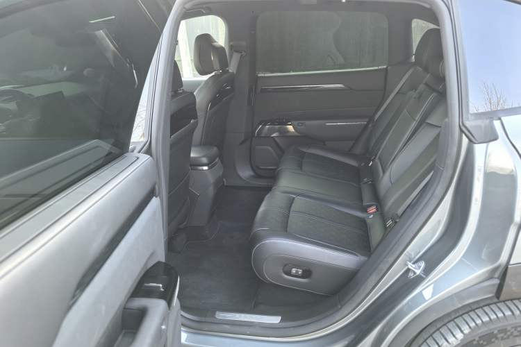 Used Zeekr 7X 2025 100 kWh Long-Range Rear-Wheel Drive with Intelligent Driving Features