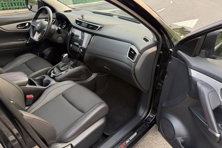 Used Nissan Qashqai 2019 2.0L CVT Luxury Edition Interior 2