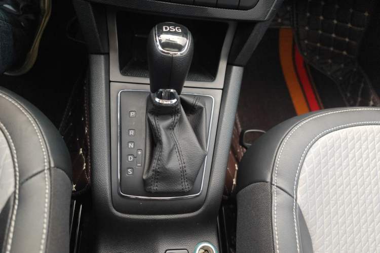 Used Skoda Yeti 2016 1.4TSI DSG Advanced Edition Gear Lever