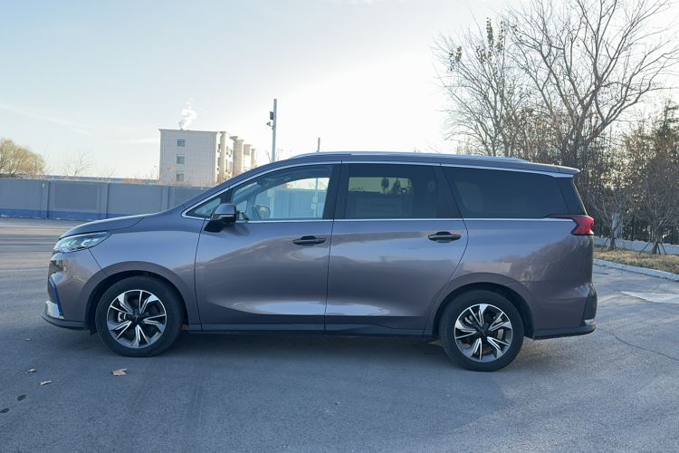 Used SAIC MAXUS EUNIQ 5 2020 Flagship Version with Large Battery 7 Seats