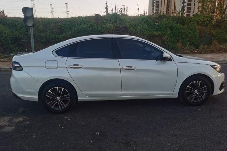 Used Peugeot 308 2018 1.6L Manual Fashion Edition Exterior 2