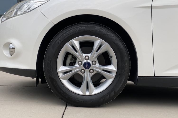 Used Ford Focus 2012 Hatchback 1.6L Manual Fashion Edition Exterior 6