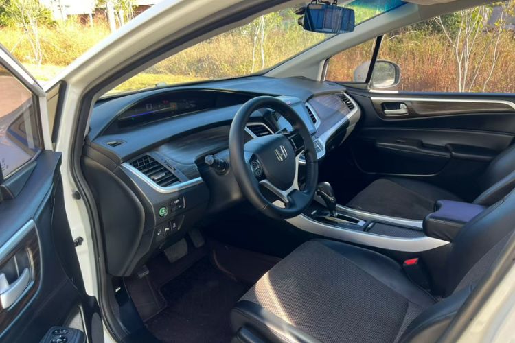 Used Honda Jade 2017 1.8L automatic Comfort version 5 seats
