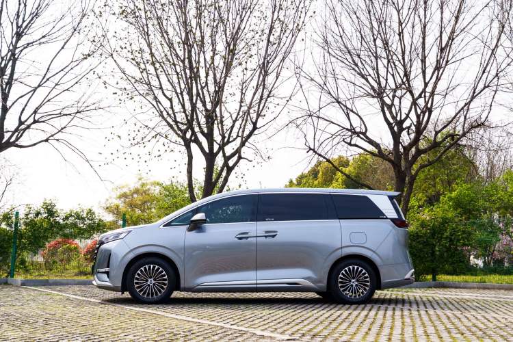 Used Denza D9 2022 DM-i 970 Four-Wheel Drive Prestige Model Exterior 6