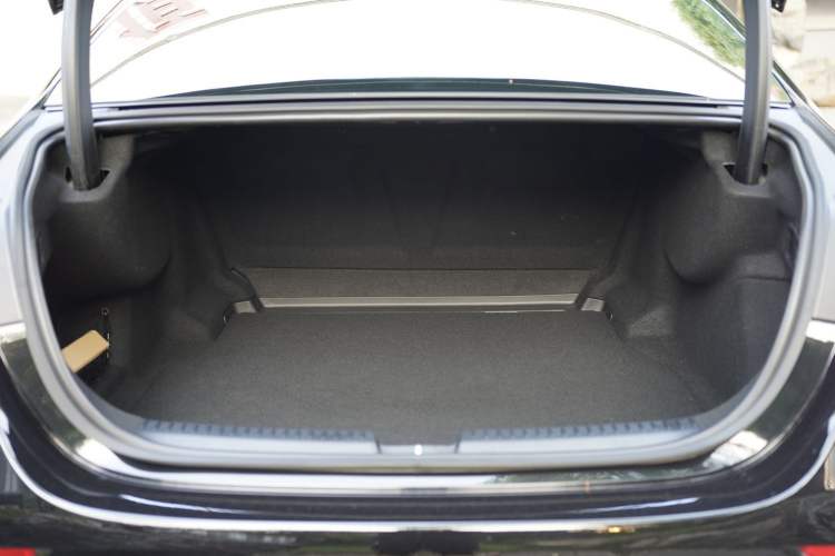 Used Mercedes-Benz E-Class 2024 E 260 L Interior 13