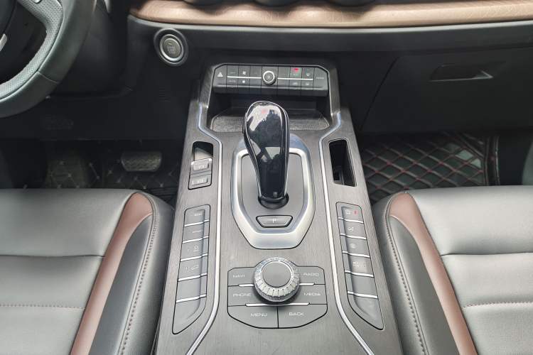 Used Wey VV5 2021 1.5T Two-Wheel Drive Color Pioneer
