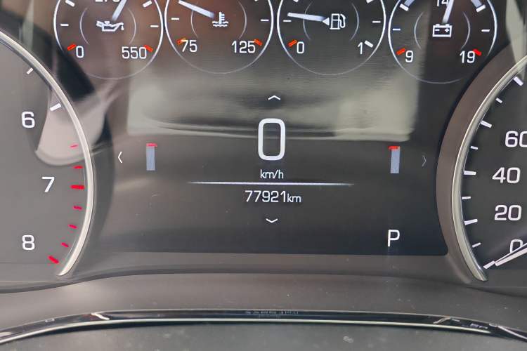 Used Cadillac XT5 2018 25T Luxury Model Odometer Close Up
