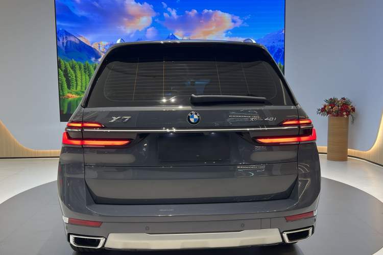 Used BMW X7 2023 xDrive40i Luxury Package with Leading Features